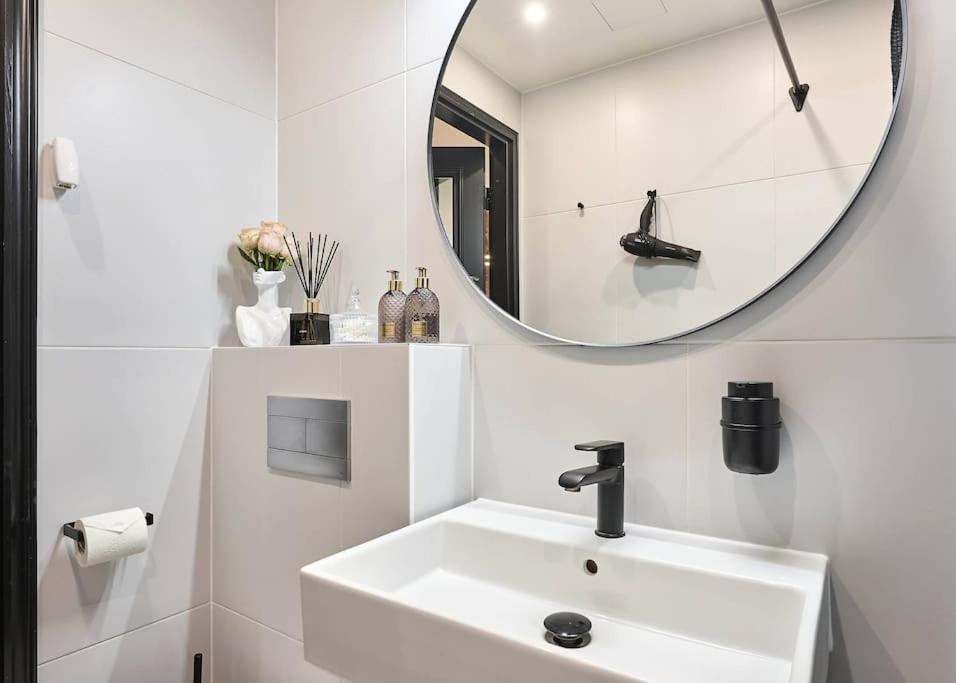 Urban-Glam City Centre Studio With A Gym And Terrace Reval Exterior foto